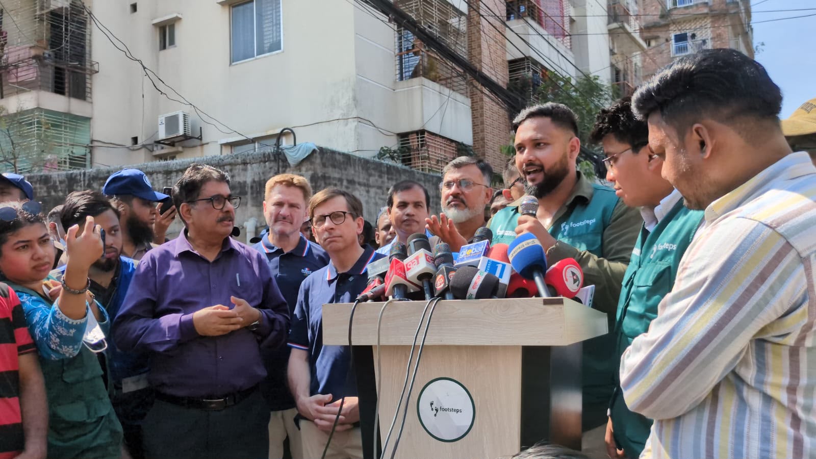 প্যারিস খাল বাঁচাতে মাঠে নামল তরুণরা: ফুটস্টেপসের সঙ্গে তিন দিনের “চলো খাল বাঁচাই” অভিযানে গো আপ ফাউন্ডেশন।